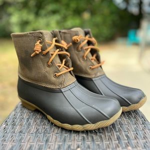 Sperry Women’s Saltwater Brown/Olive Boots